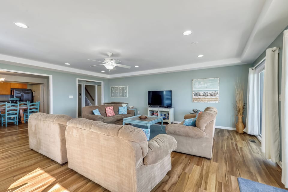 Main Level,Living Room,