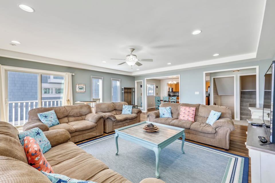 Main Level,Living Room,