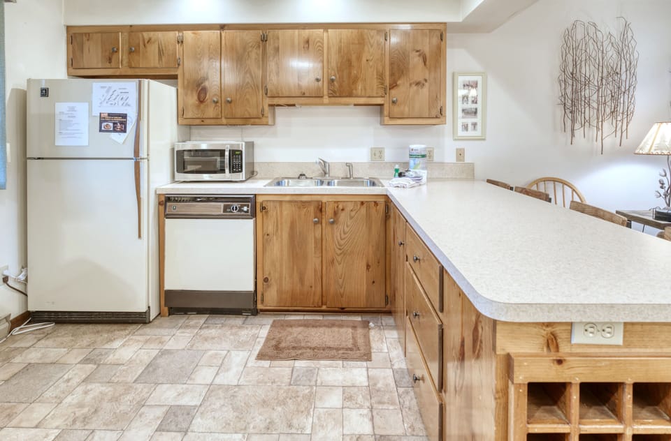 Full Kitchen and Appliances