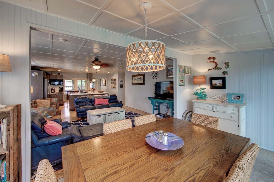 Dining Area (2)