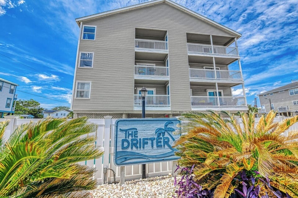 Sea Cloisters II 303A