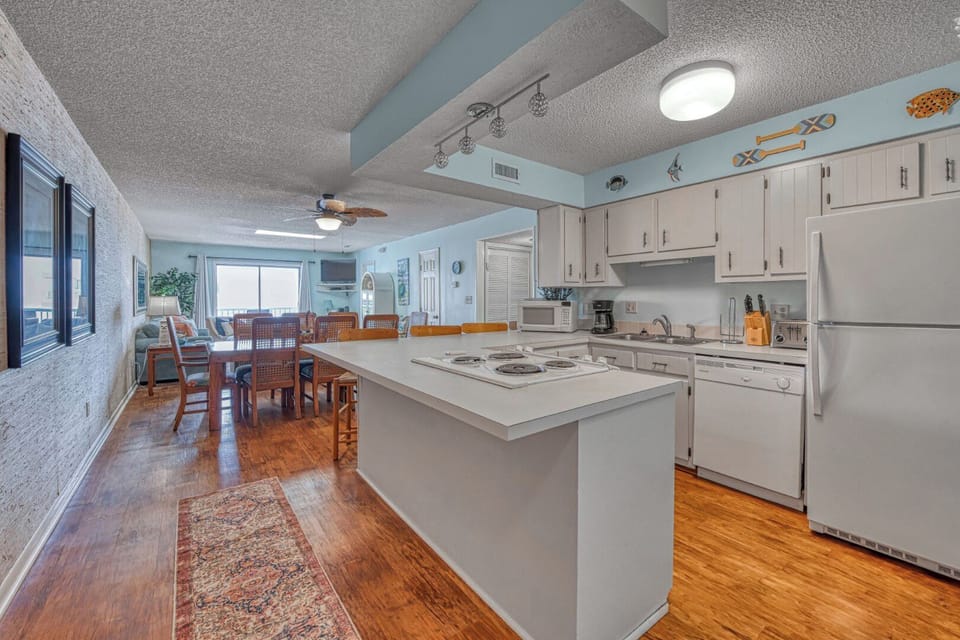 Sea Cloisters II 303A