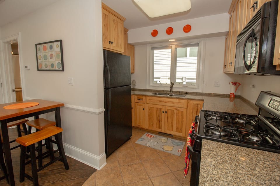 Main Level | Kitchen - Main Level Kitchen