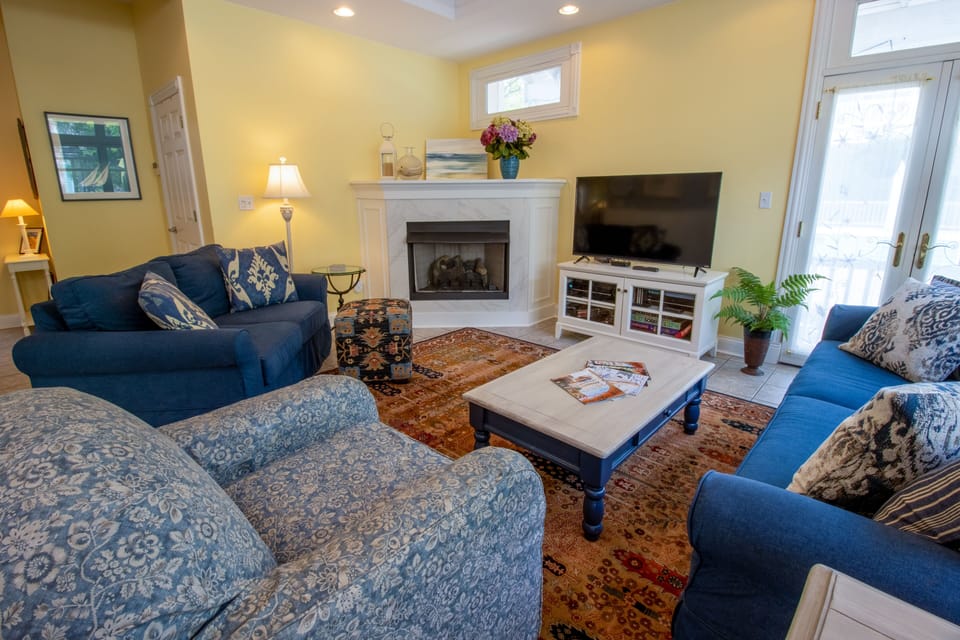 Main Level | Living Room