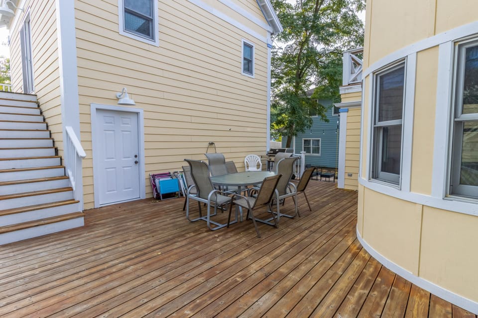 Main Level | Deck