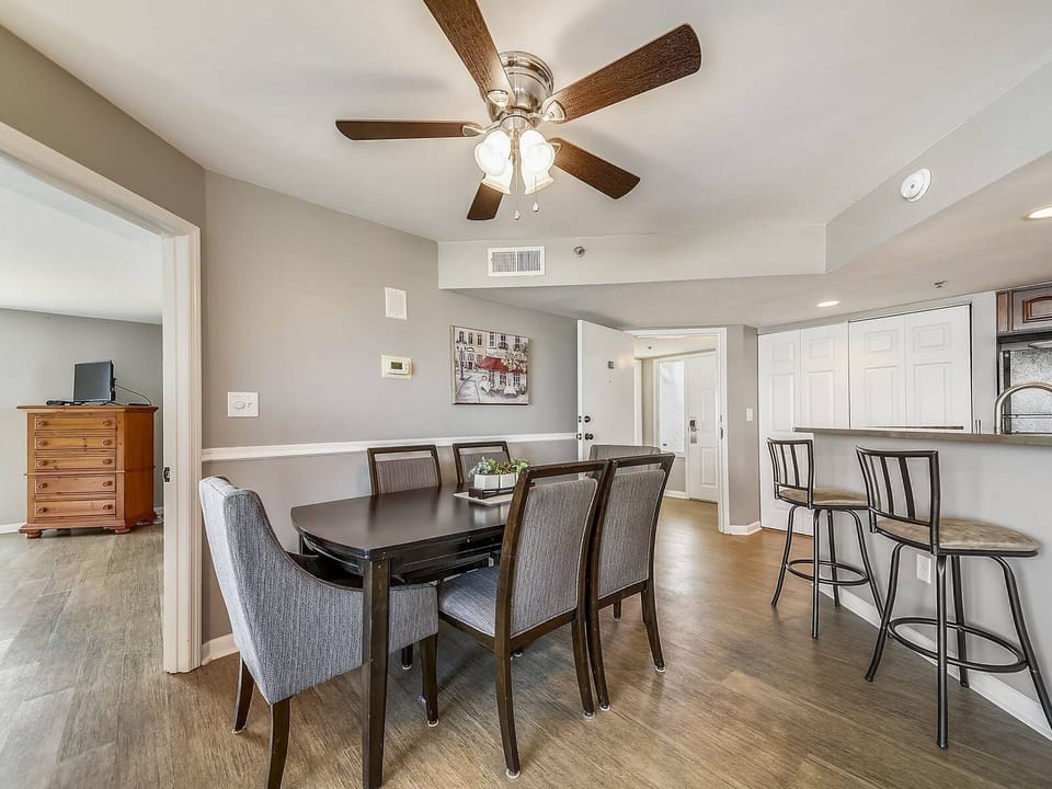Dining Area with Seating for 6 at 3333 Villamare