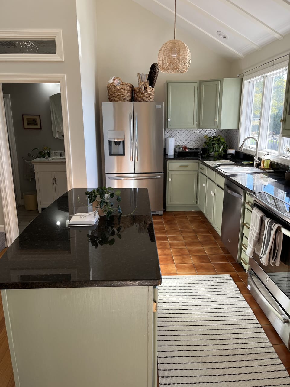Kitchen with everything you need to have a meal in!