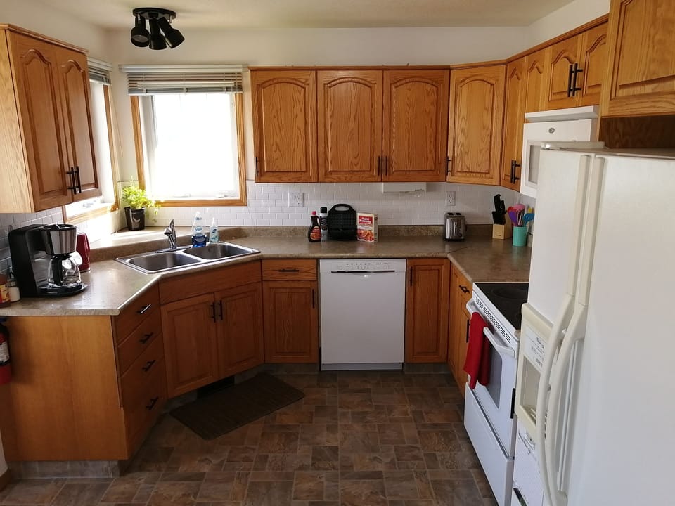 Main level: Full kitchen with dishwasher