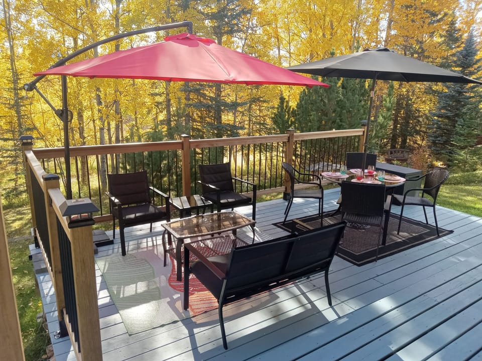 Backyard paradise, backing onto Beaver Boardwalk trails
