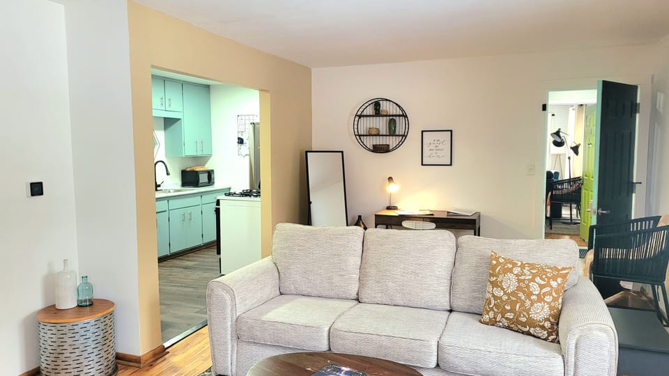 Couch Smart TV (no cable tv) Recliner