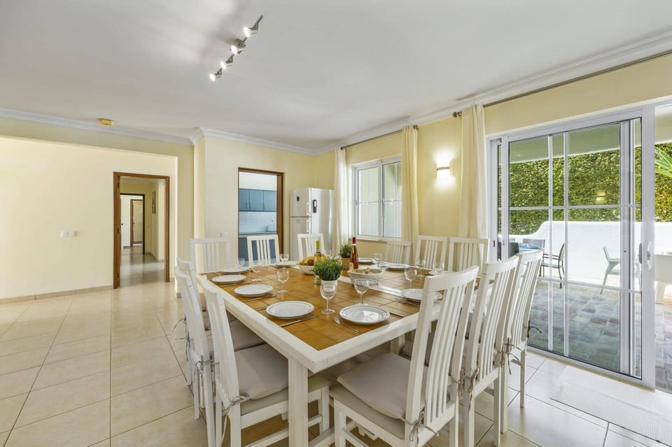 Villa Canas image