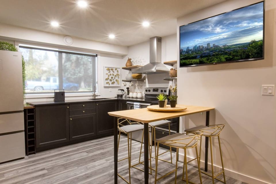 The SmartTV with complimentary Netflix and fully equipped kitchen.