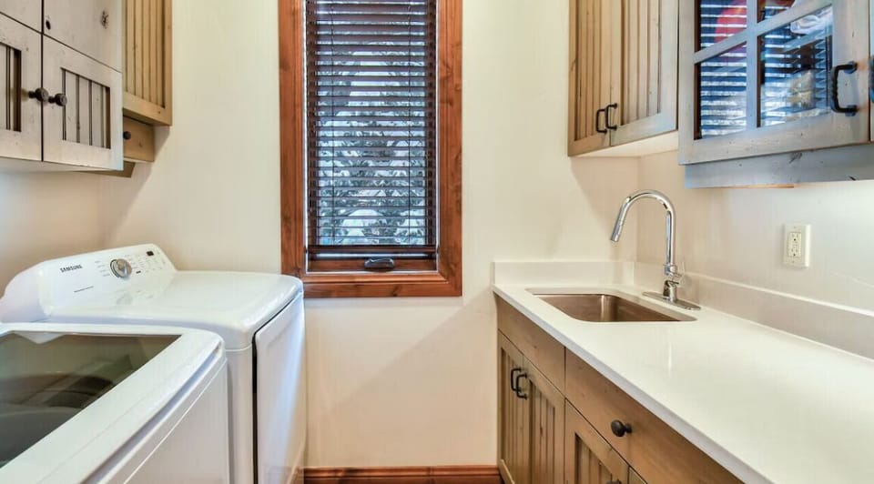 Full laundry room 