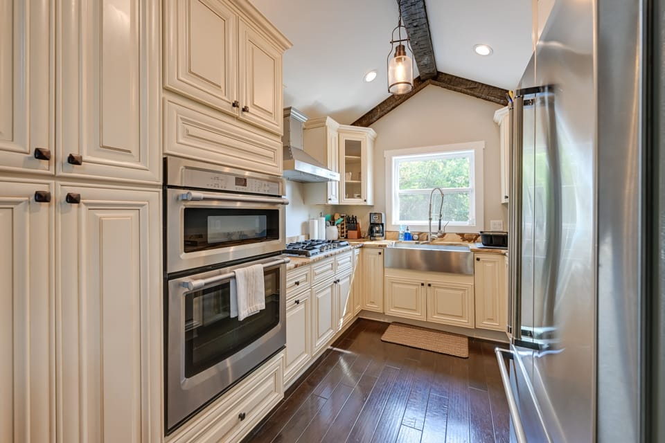 Fully Equipped Kitchen | Keurig Coffee Maker | Toaster | Crockpot