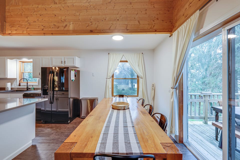 Large dining room table - plenty of seating & lots of counter space! 