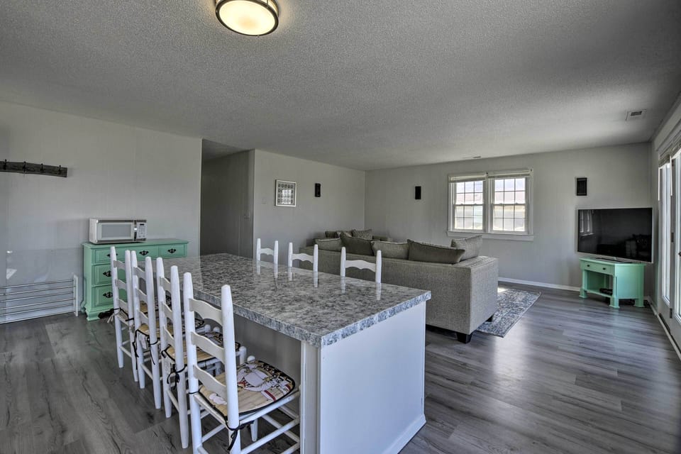 Dining Area | Dishware & Flatware