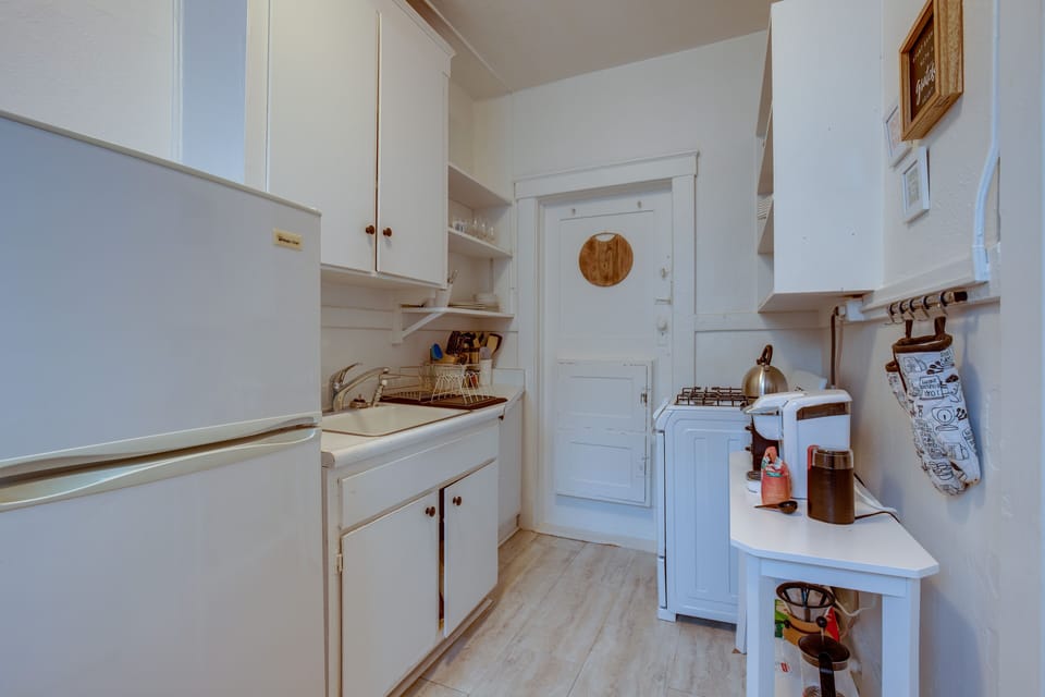 Well-Equipped Kitchen | Dishware & Flatware | Cooking Utensils | Glassware