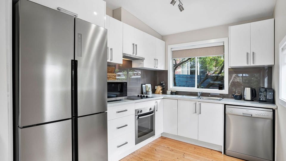 MODERN KITCHEN 