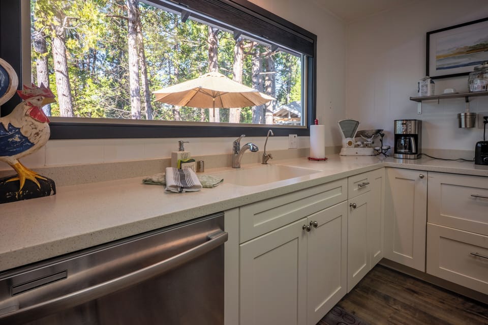 Lots of counter space in the kitchen