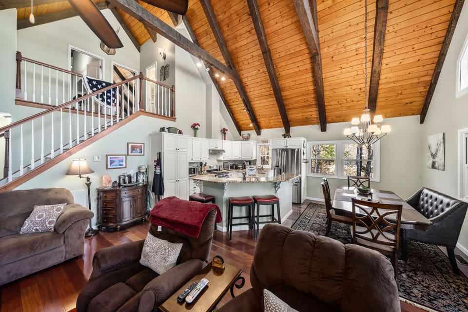 Open-Concept Cabin w/Vaulted Ceilings