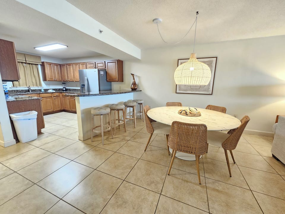 Dining Area/Breakfast Bar