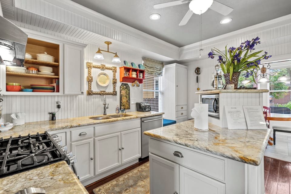 Room for two or three chefs.