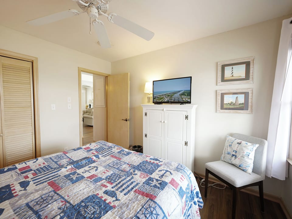 queen bedroom