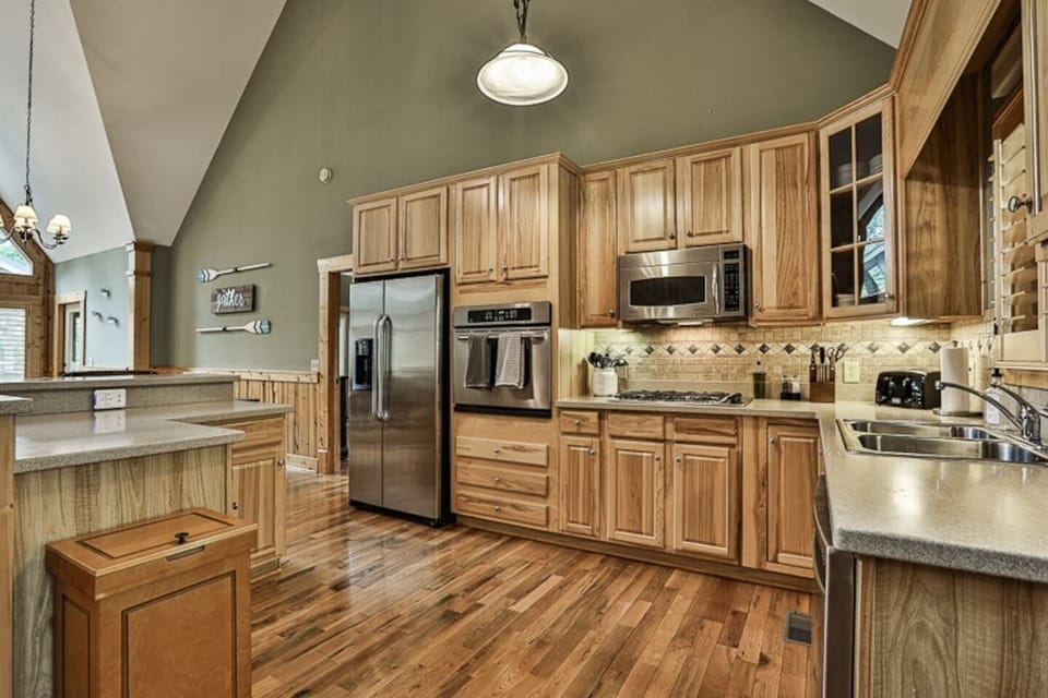 Fully stocked kitchen with everything you need!