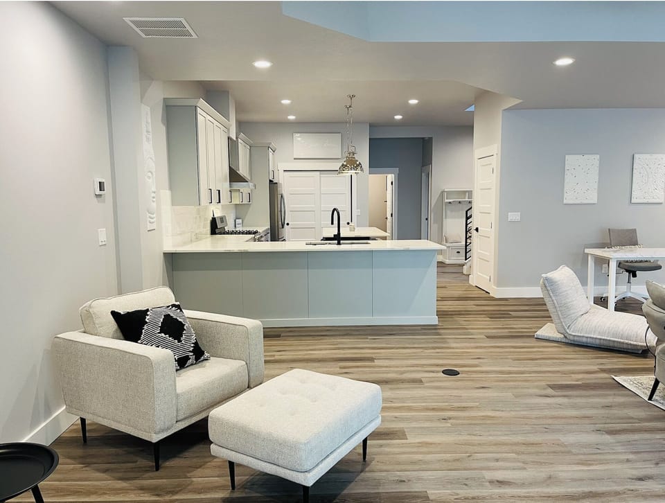 Sitting Area & Kitchen