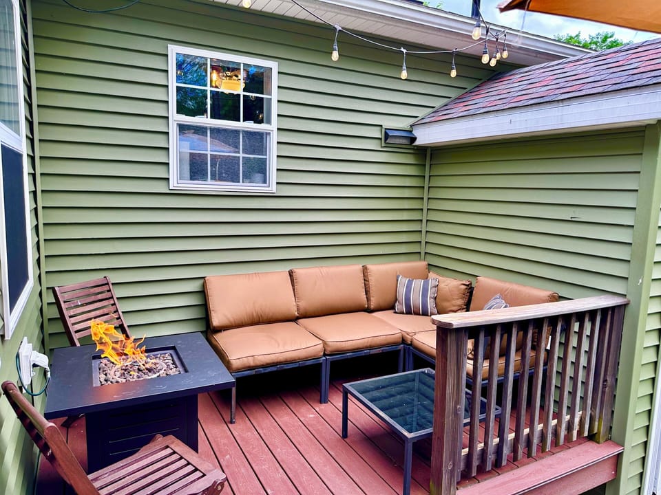 Backyard Deck Lounge