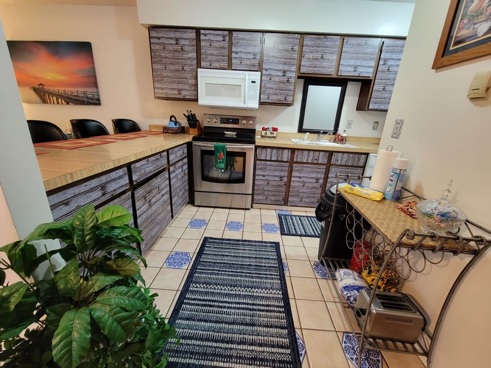 fully equipped kitchen
