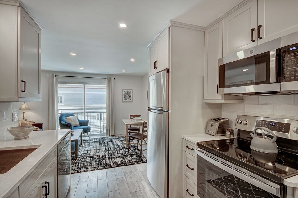 Brand New Full Kitchen