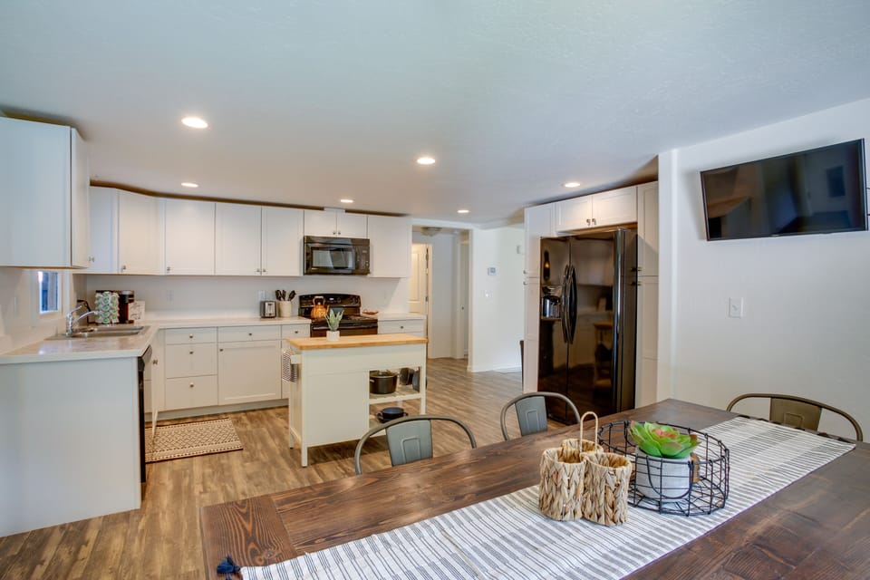 Dining Area | Kitchen