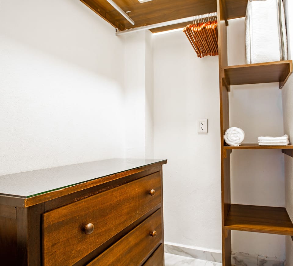 Studio - Image 12