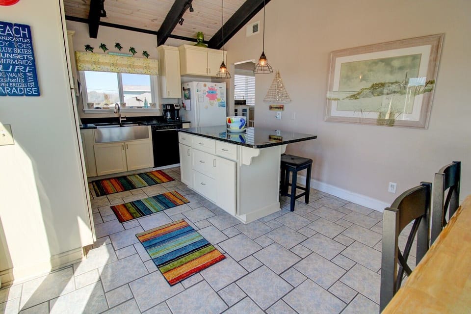 Kitchen/Entrance