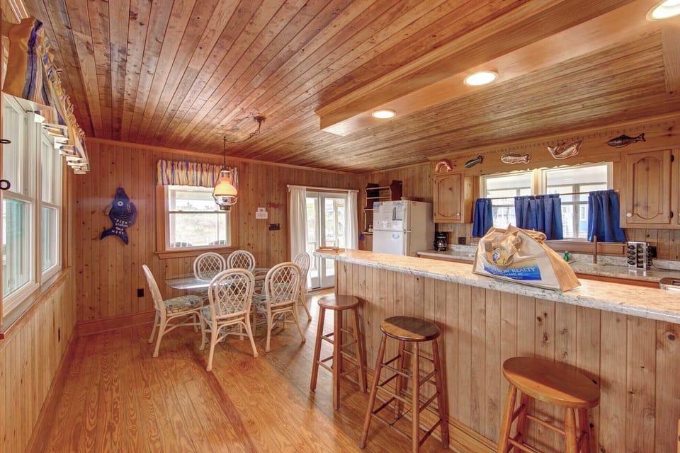 Kitchen Dining Area