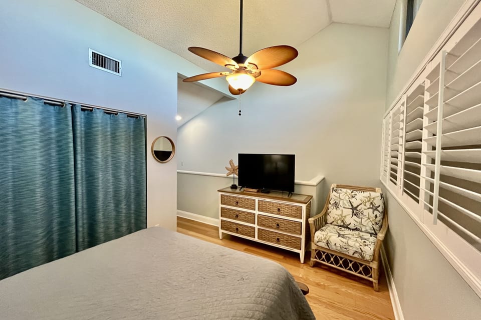 Bedroom 2 (upstairs)