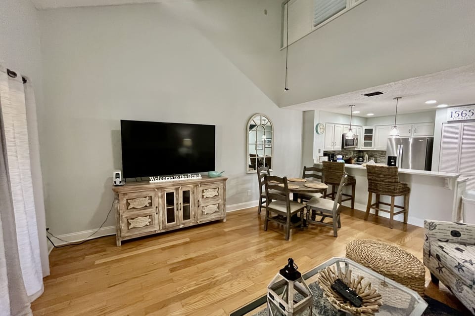 Living/Dining area