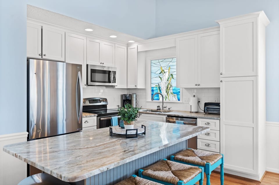 Fully stocked kitchen!