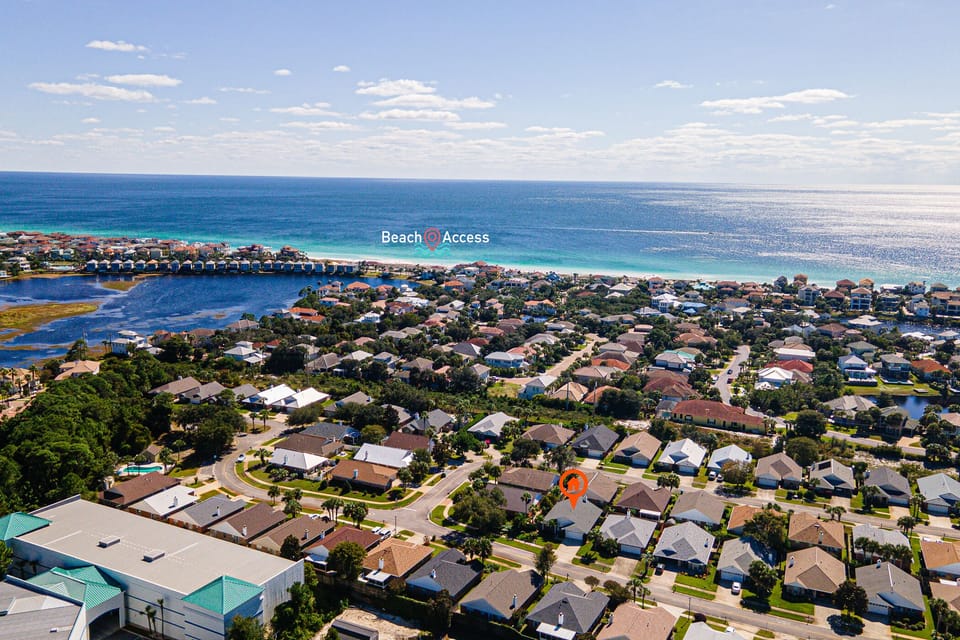 10 Min Walk to James Lee Beach Access: Stunning views and quick strolls to sandy shores for endless fun in the sun!