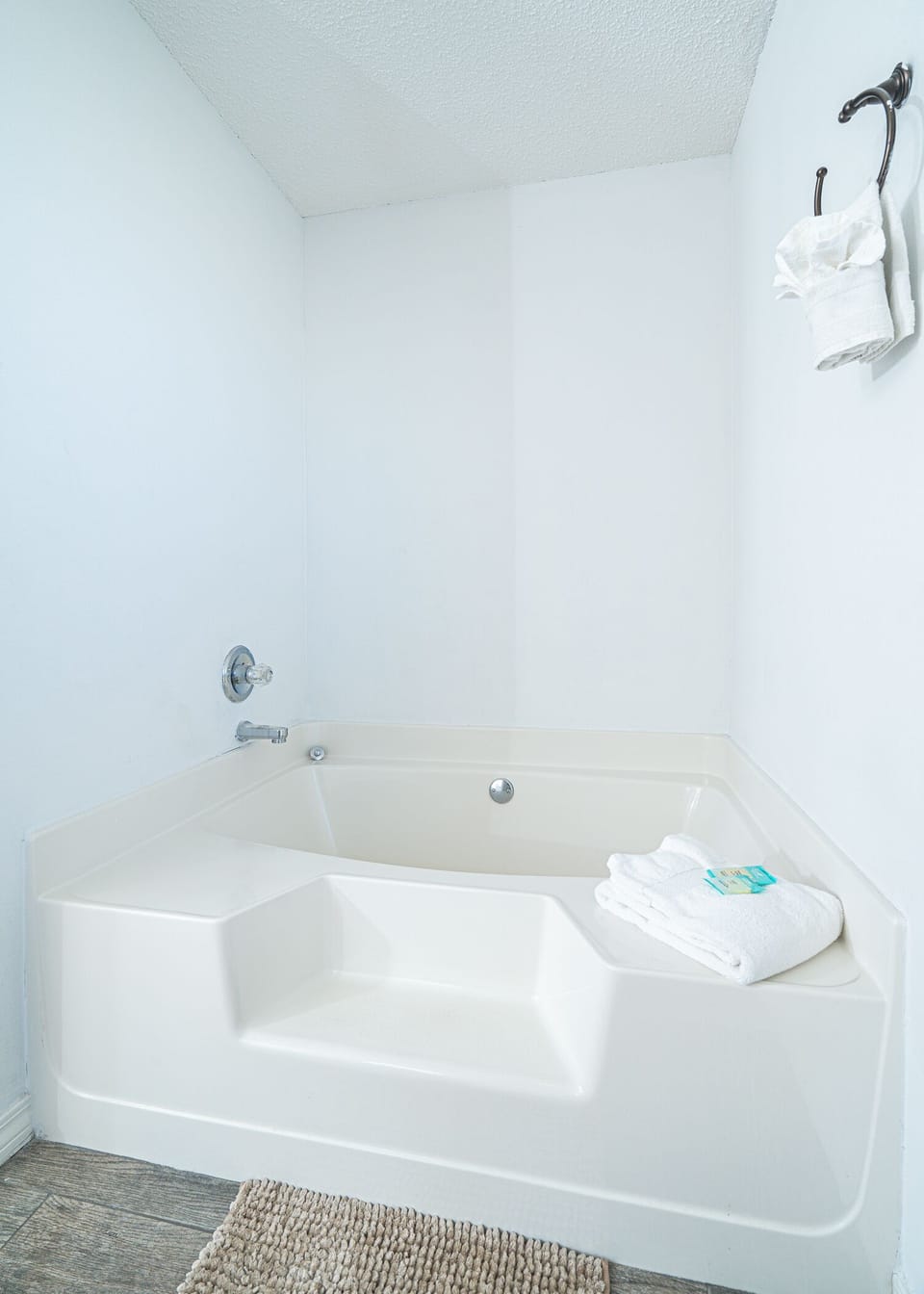 Jacuzzi tub