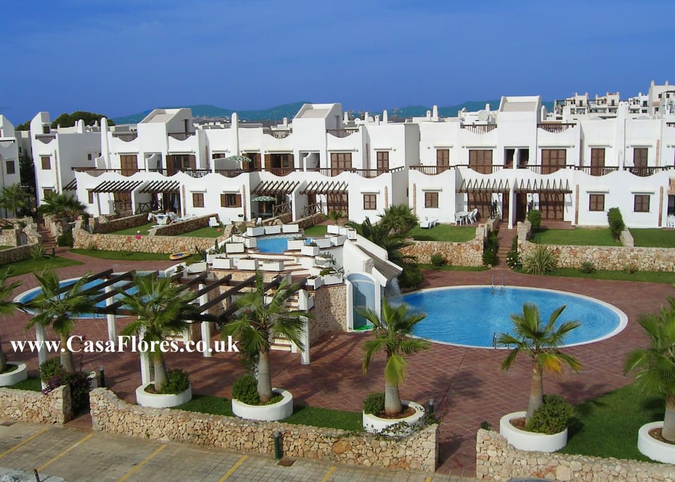 View of Marina Dor 3 grounds & pools.