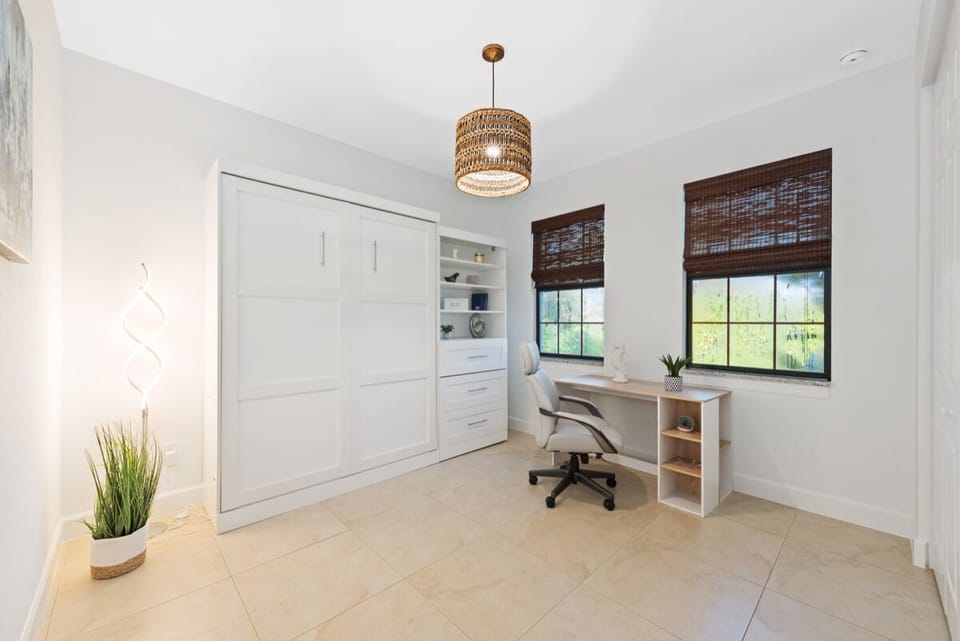 Office/ Bedroom 3- queen size