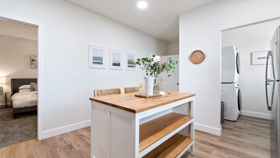 Plenty of room for food prep
