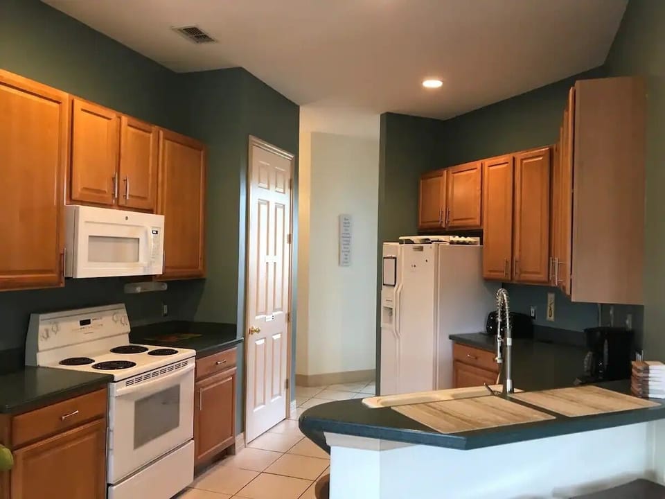 Full Kitchen