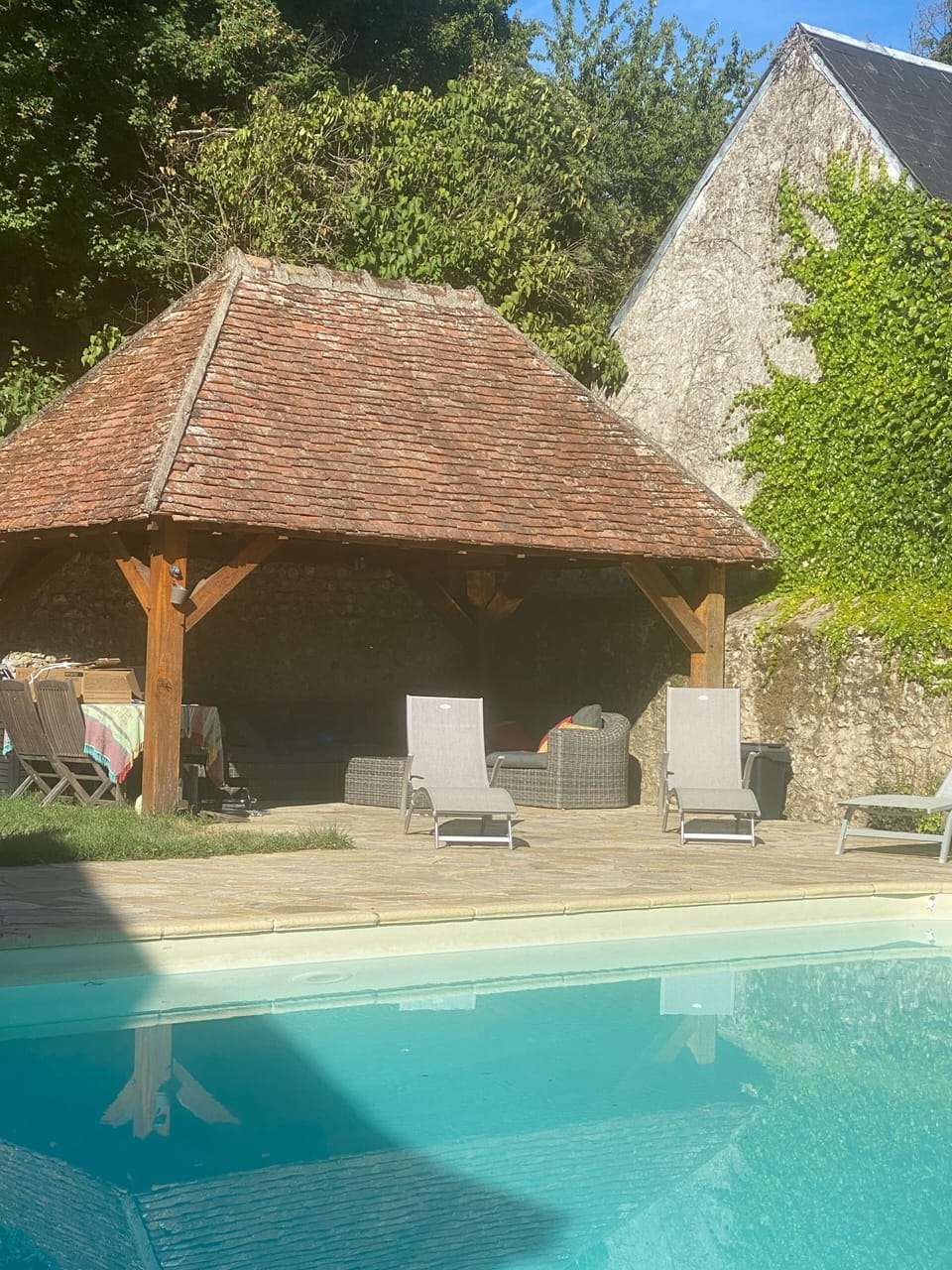 Jardin piscine (communal avec maison voisine)
