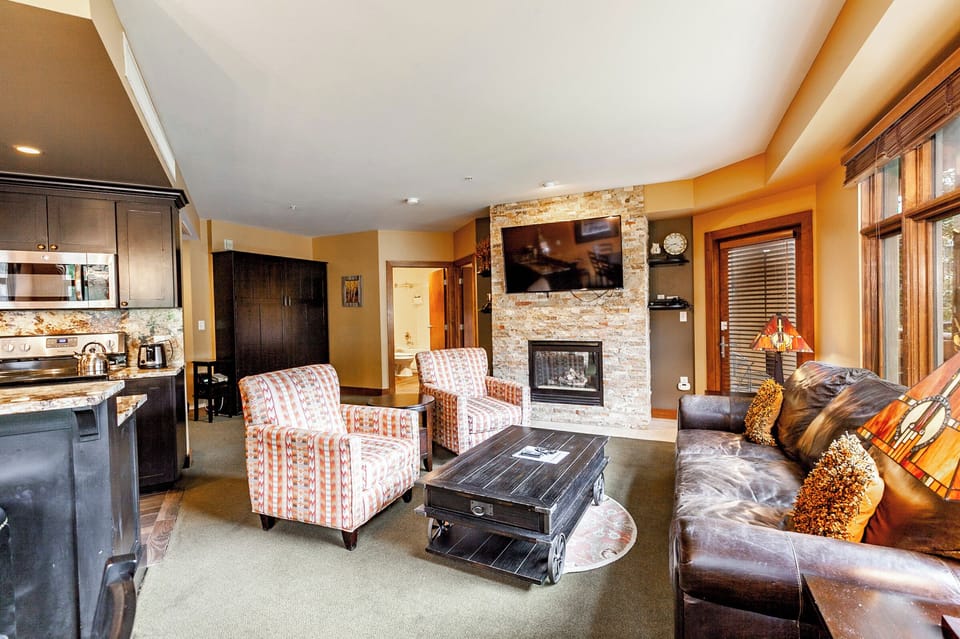 Living Area with Sleeper Sofa & Murphy Bed