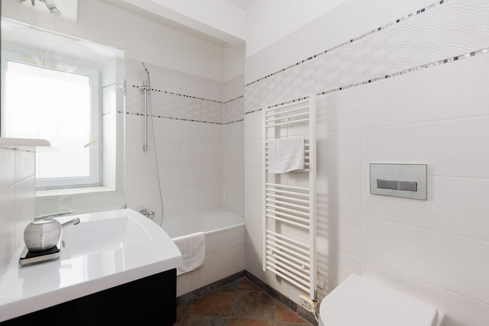 JOLI 4 PIECES PROCHE VIEUX PORT A3B075 Apartment in Cannes