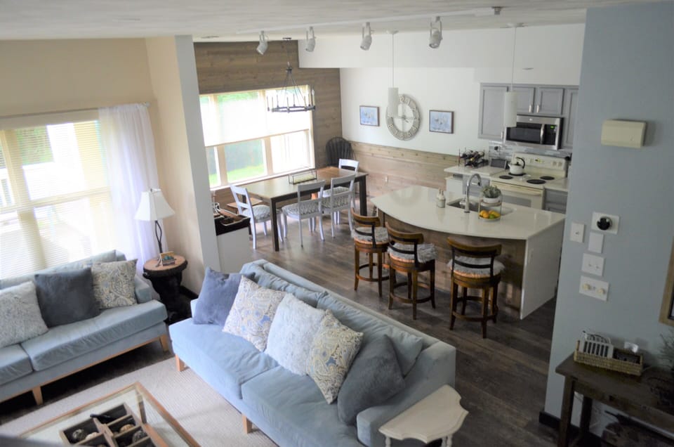 Perfect unit for all season getaways with family, friends or remote work groups!