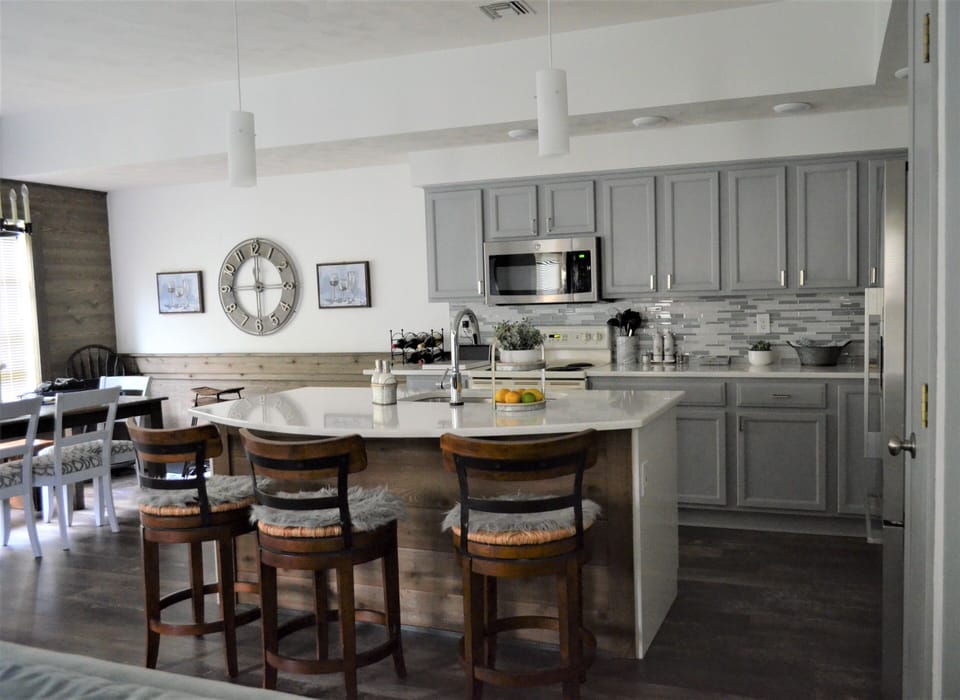Fully stocked kitchen includes bar/wine glasses, basic spices, etc.